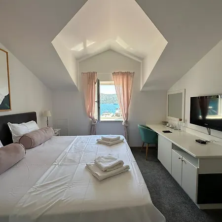 House With A Private * Slano