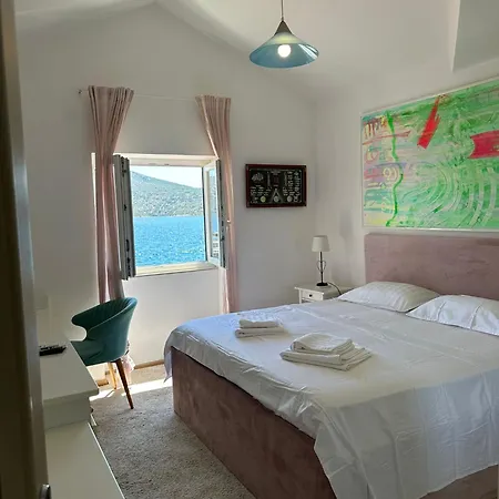 House With A Private Hébergement de vacances